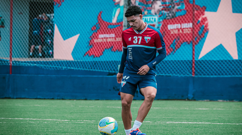 Volante Kauan em treino do Fortaleza no Centro de Excelência Alcides Santos, no Pici