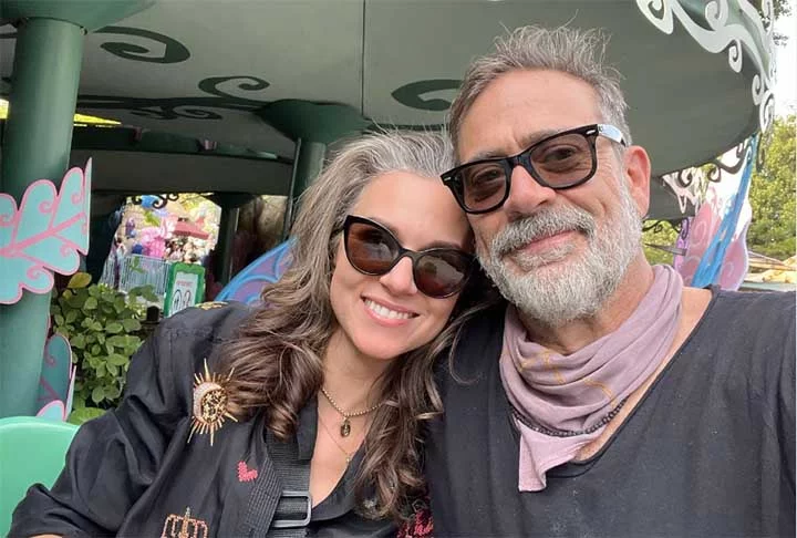 Jeffrey Dean Morgan é casado com a atriz Hilarie Burton, com quem tem dois filhos. O casal se conheceu durante a filmagem de The Walking Dead e começou a namorar pouco depois, em 2009.