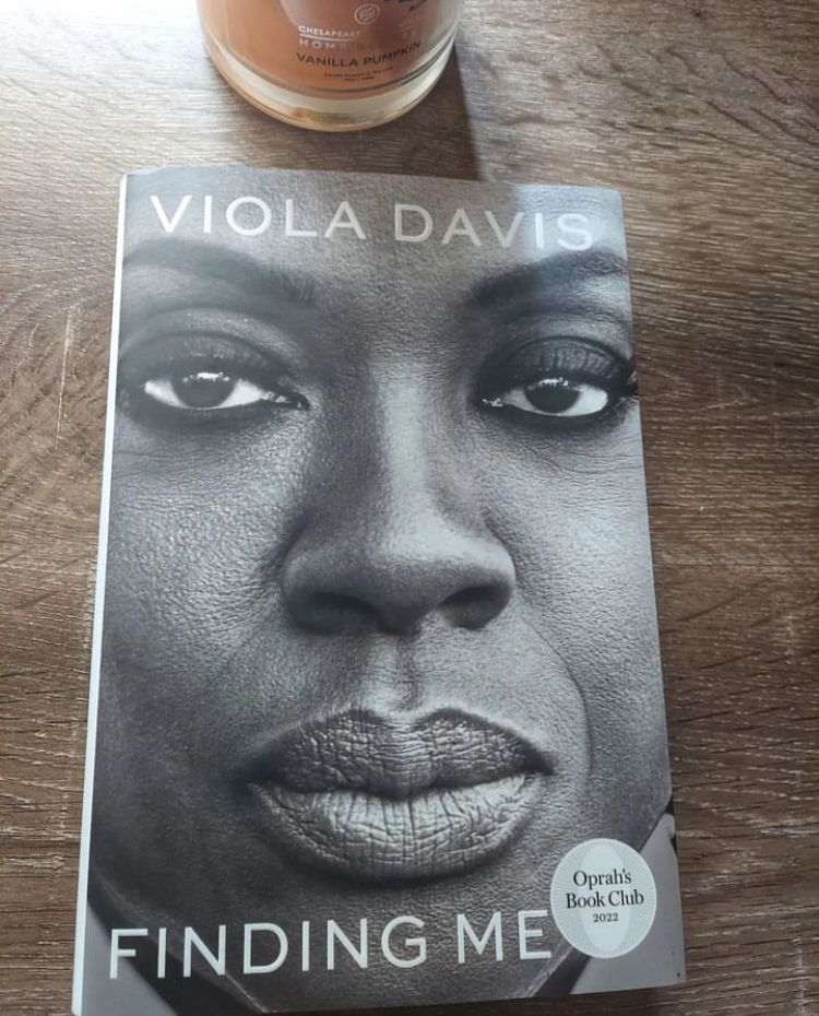 Em fevereiro de 2023, a atriz foi contemplada com o Grammy de “Melhor Gravação de Audiobook, Narração e Gravação” graças à narração de sua autobiografia, o livro “Finding Me” (“Em Busca de Mim”, no Brasil) e alcançou um novo patamar na carreira. 