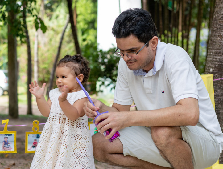 Pai de primeira viagem, Diego Carneiro, 34, também comemorou o primeiro aniversário da filha, Yuna