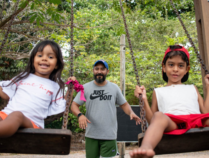 FORTALEZA, CEARÁ, BRASIL, 10-08-2024: Movimentação de famílias no Dia dos Pais no Parque do Cocó com algumas brincadeiras, piqueniques e alegria entre pais e filhos.  (Foto: Samuel Setubal/ O Povo)