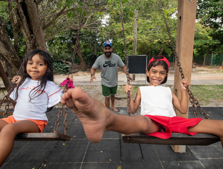 FORTALEZA, CEARÁ, BRASIL, 10-08-2024: Movimentação de famílias no Dia dos Pais no Parque do Cocó com algumas brincadeiras, piqueniques e alegria entre pais e filhos.  (Foto: Samuel Setubal/ O Povo)