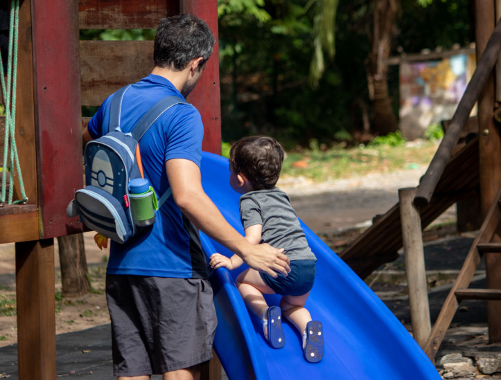 FORTALEZA, CEARÁ, BRASIL, 10-08-2024: Movimentação de famílias no Dia dos Pais no Parque do Cocó com algumas brincadeiras, piqueniques e alegria entre pais e filhos.  (Foto: Samuel Setubal/ O Povo)
