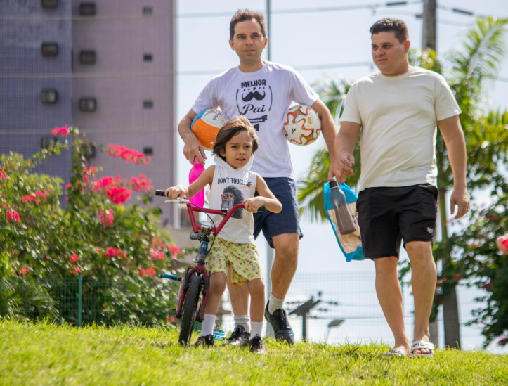 FORTALEZA, CEARÁ, BRASIL, 10-08-2024: Movimentação de famílias no Dia dos Pais no Parque do Cocó com algumas brincadeiras, piqueniques e alegria entre pais e filhos.  (Foto: Samuel Setubal/ O Povo)