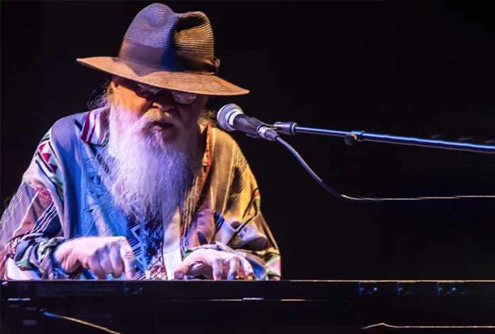 O estilo musical de Hermeto Pascoal é caracterizado pela sua abordagem eclética e inovadora. Ele é conhecido por usar técnicas não convencionais e por sua habilidade em tocar uma ampla variedade de instrumentos.