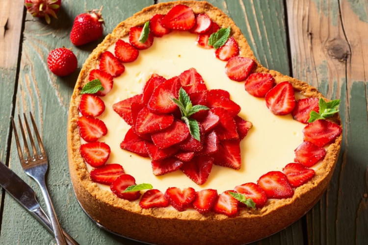 Torta de morango (Imagem: AlexeiLogvinovich | Shutterstock) 