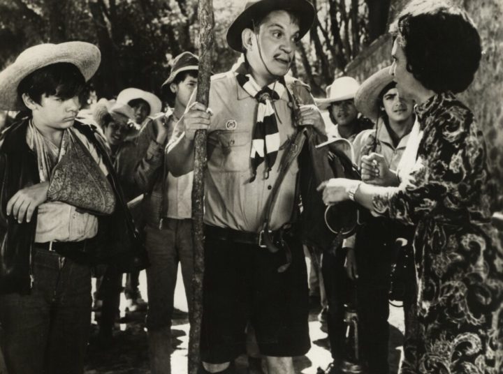 Natural da Cidade do México, ele começou sua carreira como um artista de circo antes de se aventurar no mundo do cinema e do teatro. Alguns de seus filmes mais famosos foram O Grande Fotógrafo (1953) e A Volta ao Mundo em 80 Dias (1956). 