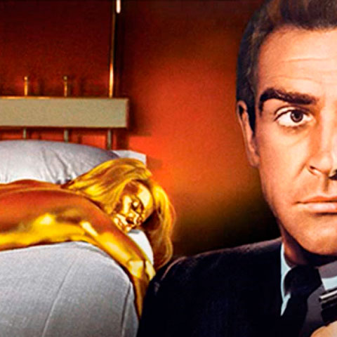 Cadáver dourado - 007 contra Goldfinger (1964) - Sean Connery - Uma das imagens mais impactantes da série. Bond retorna a seu quarto e encontra uma moça com quem flertou anteriormente morta em sua cama, nua e pintada de ouro. 
