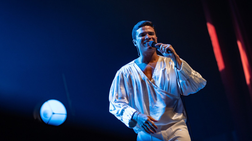 Cantor cearense Marcos Lessa faz show em homenagem a Gonzaguinha no Teatro RioMar 