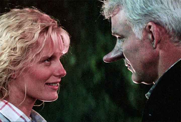 Depois disso, Martin estrelou vários filmes de sucesso nos anos 1970 e 1980, incluindo O Panaca (1979), Três Amigos! (1986), e Roxanne (foto), de 1987.