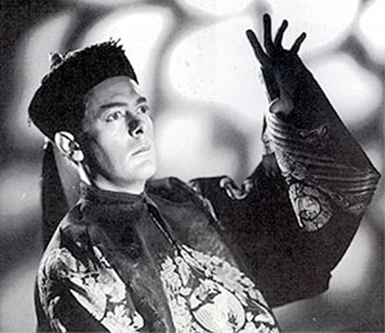 FU-MANCHU - Nascido David Tobias Bamberg, era britânico e dominava vários truques. O mais famoso era As Sombras Chinesas, em que ele usava as mãos para fazer figuras nas sombras. 