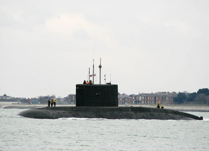 Ele estava ancorado no momento da tragédia que provocou a morte dos 18 tripulantes que estavam a bordo.