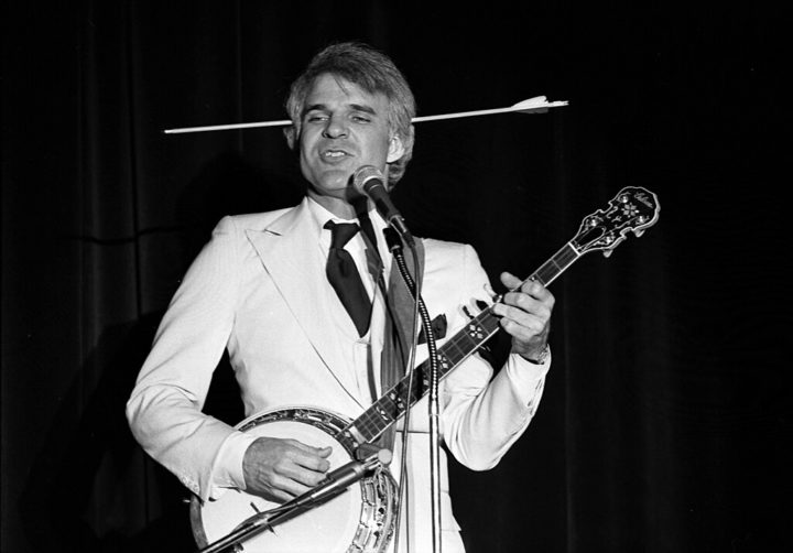 Martin também é um músico talentoso. Ele lançou vários álbuns de comédia, bem como um álbum de jazz, “The Crow: New Songs for the 5-String Banjo” (2009).