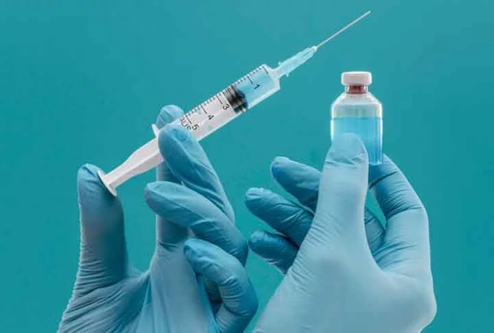 Além disso, tomar a vacina contra a mpox é importante  para ajudar a prevenir a infecção da doença.