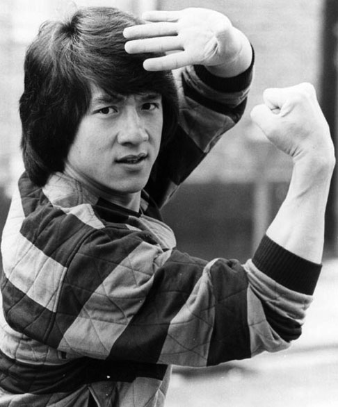 Chan visitava os pais na Austrália e, quando isso acontecia, ele fazia um trabalho de meio período como operário de construção. Ali surgiu o apelido Jackie. 