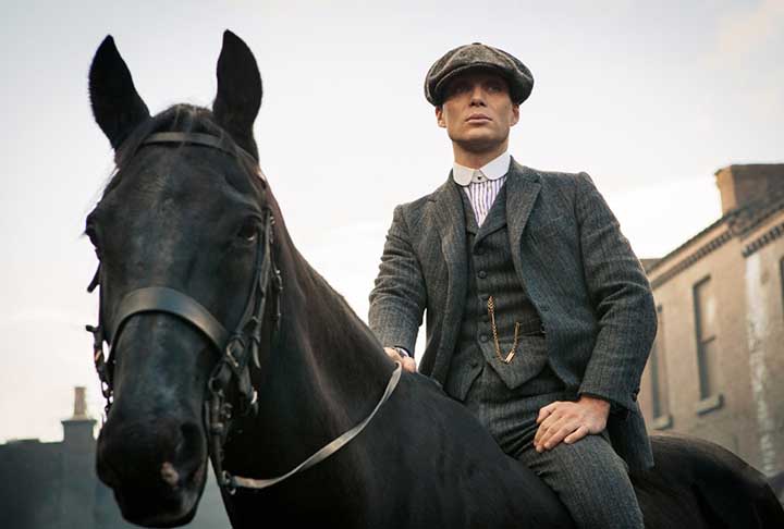 Em 2013, com o protagonismo na série ‘Peaky Blinders’ ao interpretar Thomas Shelby, conquistou o prestígio no mundo televisivo. Afinal, a produção de seis temporadas que foi concluída no ano passado recebeu diversas premiações. Cillian foi eleito o melhor ator no TV Choice Awards.