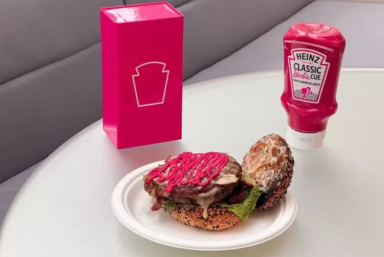 O fenômeno causou reflexos por toda parte, com lançamento de produtos na cor rosa em alusão ao universo da boneca. Até molho barbecue foi lançado na tonalidade rosa, pela empresa Heinz. 