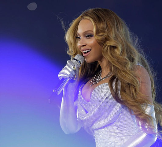 Beyoncé - Cantora, compositora, atriz, modelo, dançarina, empresária e produtora americana. Nasceu em 4 de setembro de 1981, em Houston, Texas.