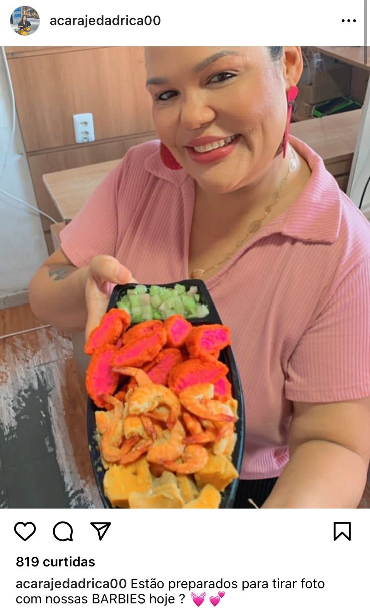 Pequenos empreendedores também entraram na onda e ganharam popularidade nas redes sociais investindo em criatividade, a partir do sucesso do filme. Foi o caso de uma vendedora de quitures, na Bahia, que lançou o acarajé rosa. 