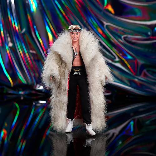 A Mattel, fabricante da Barbie, tem criado diversas formas de badalar a boneca, com iniciativas próprias e também parcerias. Embalada pelo sucesso do filme Barbie, a Mattel lançou nos últimos meses diversos itens colecionáveis. O boneco Ken com casaco de pele, por exemplo, esgotou rapidamente na Amazon. 