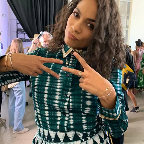 Rosario Dawson - Atriz, produtora, cantora, compositora, escritora e ativista americana. Nasceu em 9 de maio de 1979, em Nova York.