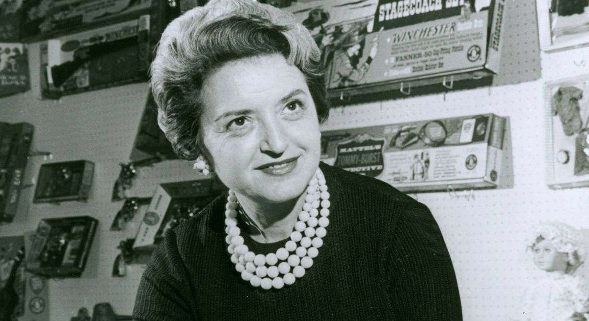 Ela foi criada por Ruth Handler, co-fundadora da Mattel. Ela teve a ideia ao observar a filha Bárbara brincando com bonecas feitas de papel que simulavam vidas adultas.