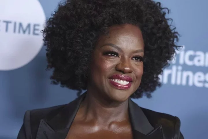 Viola Davis - Atriz e produtora americana, conhecida por suas poderosas performances tanto no cinema quanto na televisão e teatro. Nasceu em 11 de agosto de 1965, em St. Matthews, Carolina do Sul.