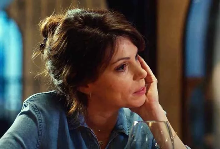 Amanda LaRusso (Courtney Henggeler) - a esposa de Daniel, com quem divide a concessionária de automóveis. Uma das poucas personagens que não gosta de se envolver em karatê, ela sempre tenta buscar equilíbrio para seu marido, que passa a viver constantemente em brigas por conta do esporte. Nem sempre consegue o que quer, mas está constantemente ajudando nas questões principais na família LaRusso.