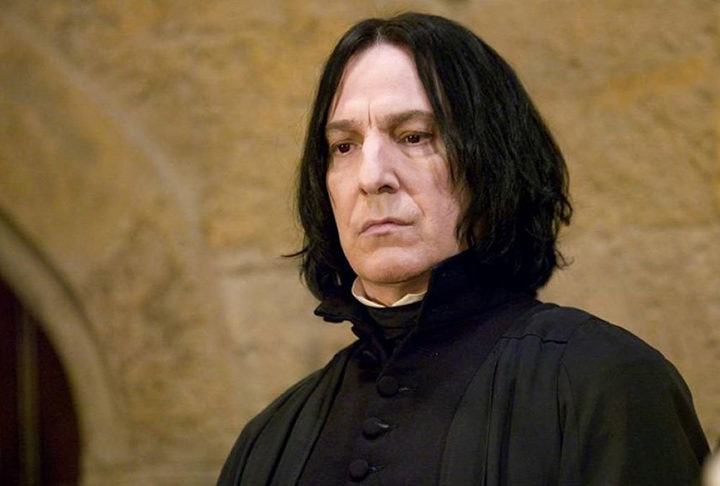 Alan Rickman - Nascido em 21/2/1946 em Londres, na Inglaterra, ele compôs um tipo único na pele do professor Severus Snape, misto de vilão e herói. Teve 42 anos de carreira, desde 1974, quando começou a atuar, até sua morte em 2016. 