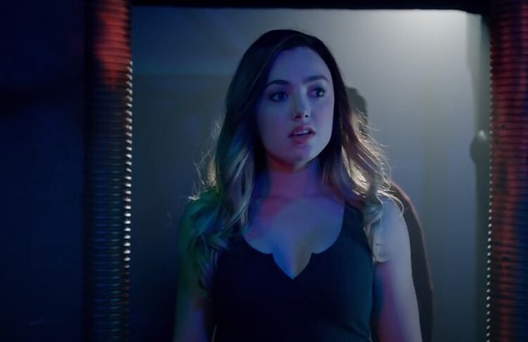 Tory Nichols (Peyton Roi List) - uma das antagonistas da série, Tory é a grande rival de Sam LaRusso. Elas não se dão bem desde o primeiro encontro, quando Tory resolve roubar uma garrafa de vodka do clube em que frequentam. Feroz no tatame, protagoniza algumas das melhores cenas com Sam, cada uma com seu estilo de karatê. Precisando trabalhar desde jovem para cuidar de sua mãe enferma, fica sob as asas de John Kreese e Terry Silver.
