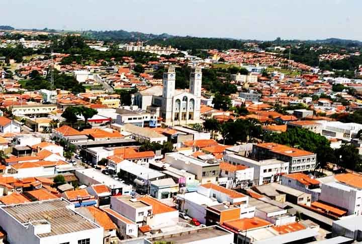Vinhedo possui uma economia variada, com destaque para o setor de serviços, comércio e indústrias, incluindo a produção de alimentos e bebidas. A cidade tem atraído investimentos e empresas devido à sua localização estratégica e infraestrutura desenvolvida, contribuindo para seu crescimento econômico.