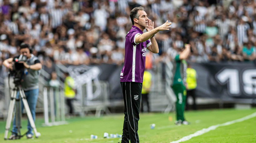 Veja como L&eacute;o Cond&eacute; escalou o Cear&aacute; diante do Corinthians, pelo Brasileir&atilde;o. 