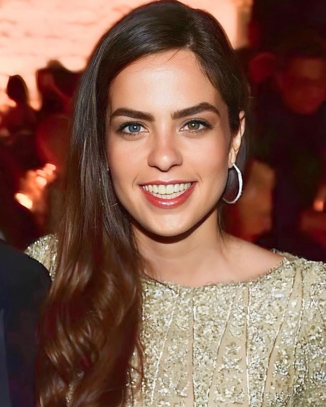 Anouchka também ameaçou mover uma ação judicial contra Anthony, segundo o mesmo advogado, que representa a filha de Alain Delon. 