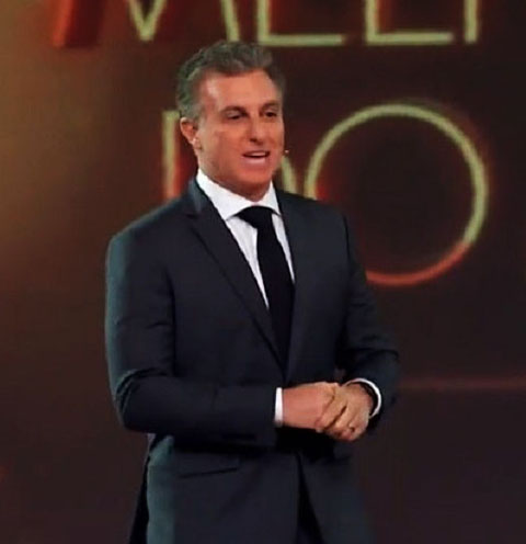 Luciano Huck - Apresentador e empresário paulista, estudou Direito na USP. Mas não chegou a se graduar. Atuava na área de Publicidade, trabalhou em rádio e fez coluna social em jornal. Era o começo de uma carreira voltada para a comunicação. 