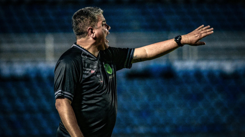 Marcelo Cabo, técnico do Floresta, comandando o time na Série C do Brasileiro 