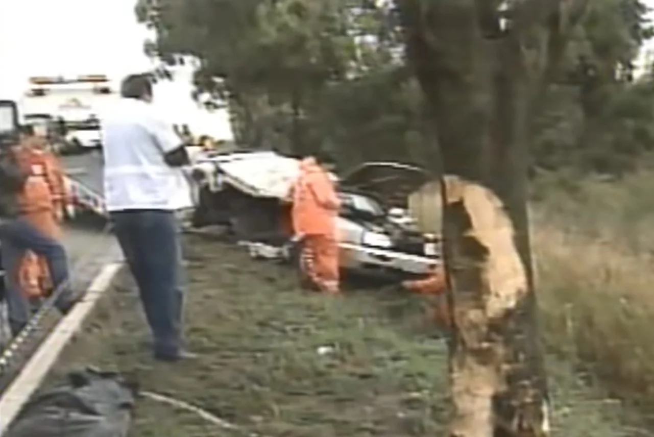 O cantor morreu em 2002 após um acidente na Via Dutra, rodovia que liga as capitais de Rio e São Paulo. A dupla voltava de um show em Lorena, interior paulista, e Claudinho resolveu viajar com seu carro particular.