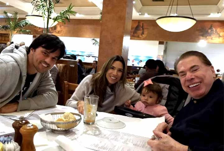“A família é o que ele mais considera importante, os netos, os bisnetos. Todo mundo unido. Ele (Silvio Santos) gosta muito de conversar com os genros. Conversa sobre tudo: futebol, gado, fazenda, agropecuária, política e indústria alimentícia”, declarou Íris Abravanel, em 2020.