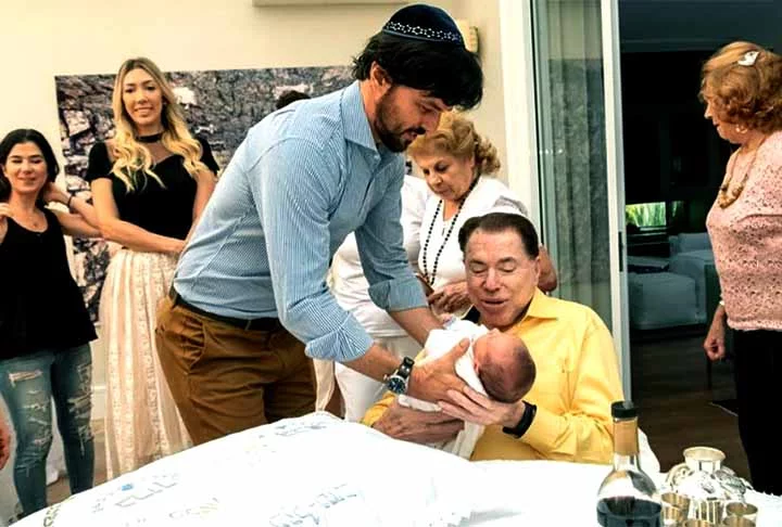 Fábio Faria foi ministro das comunicações durante o governo do ex-presidente Jair Bolsonaro. É, por parte de mãe, descendente de Tomaz Salustino, que foi empresário e vice-governador do Rio Grande do Norte.