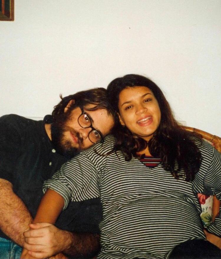 Preta Gil (cantora, apresentadora e empresária carioca, filha do cantor e compositor Gilberto Gil) e Otávio Müller (ator, roteirista e diretor carioca. Preta se separou do último marido, Rodrigo Godoy, em 2023. Otávio é casado desde 2005 com Adriana Junqueira. 