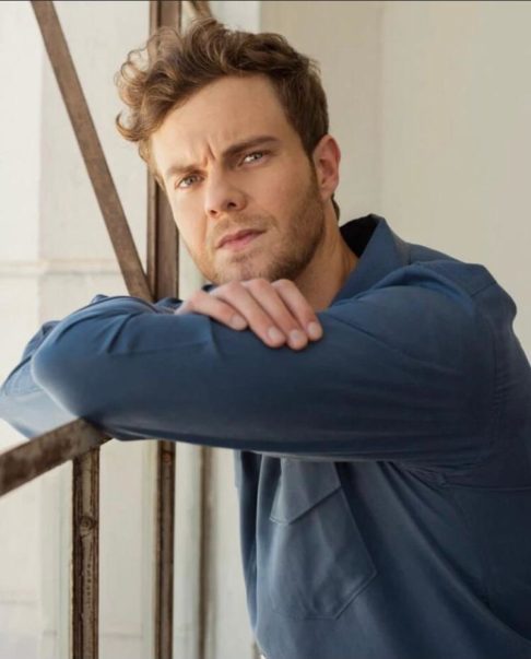 Jack Quaid nasceu em 24/4/1992 em Los Angeles e seguiu a carreira de ator. Ele tornou-se um dos destaques da popular série “The Boys”. 