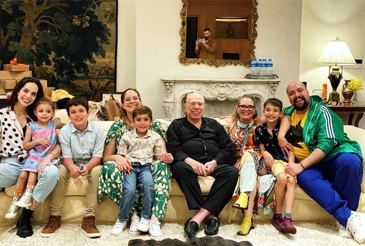 Todos foram frutos do relacionamento com Paulo César Corte Gomes, com quem foi casada por 7 anos. Lígia tem dois filhos, Miguel e Davi, assim como a irmã, Vivian, que também é mãe de dois, Matheus e Luiza. Eles são bisnetos de Silvio Santos.