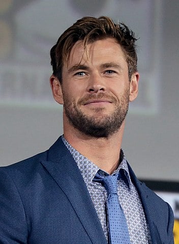 No cinema, Thor é interpretado pelo australiano Chris Hemsworth. Considerado um dos homens mais bonitos do planeta, Chris tem 1,90 m e um tipo físico adequado para encarnar o Deus nórdico sem grande esforço.  Ele começou a carreira em 2002. 