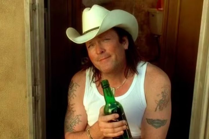 O ator Michael Madsen, de 66 anos, conhecido por vários papéis em filmes do diretor Quentin Tarantino, foi preso no sábado (17/08) sob acusação de violência doméstica.