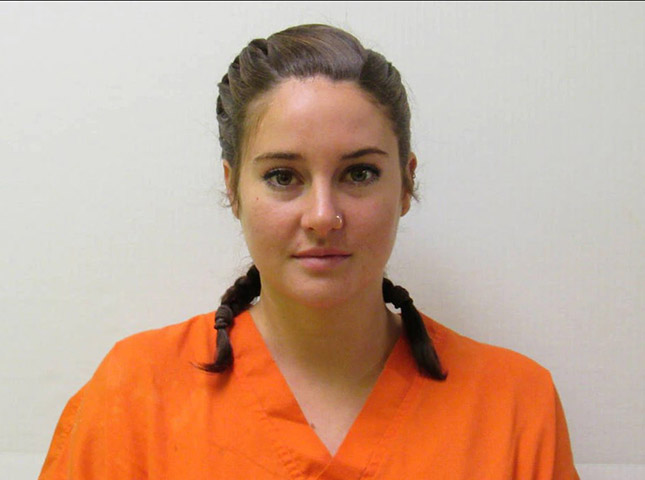 Shailene Woodley - Em 2016, a atriz, famosa pelo filme Divergente, foi detida por invasão de propriedade privada durante uma manifestação na Dakota do Norte, EUA. Ela protestava contra a construção de um oleoduto em uma reserva indígena.