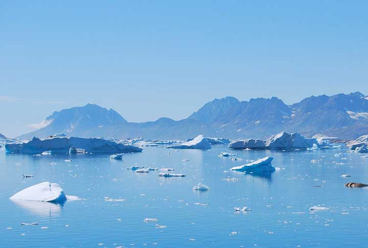 A Groenlândia é considerada a maior ilha do mundo, com uma área de mais de 2,1 milhões de metros quadrados. Localizada no Oceano Ártico, entre o Canadá e a Islândia, é um território autônomo da Dinamarca, mas não é um país independente