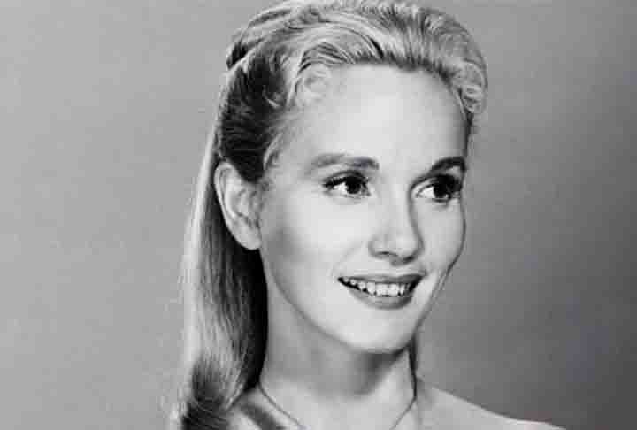 Na ocasião, Eva Marie Saint tinha 29 anos e havia feito sua estreia no cinema, conquistando a estatueta logo no início da carreira nas telonas. 
