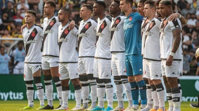 Jogadores fazem publicação do mesmo texto em suas redes sociais, onde defendem companheiro de grupo após piada em festa do Vasco