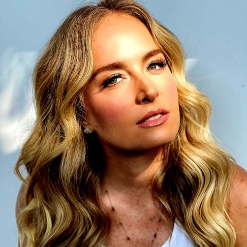 Angélica também tem origem russa, além de ucraniana e polonesa. Apesar disso, seu sobrenome Ksyvickis tem origem lituana. 