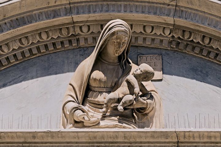 A denominação, derivada do italiano Madonna, significa minha senhora e era um título honorífico dado à Maria por sua importância na fé católica.