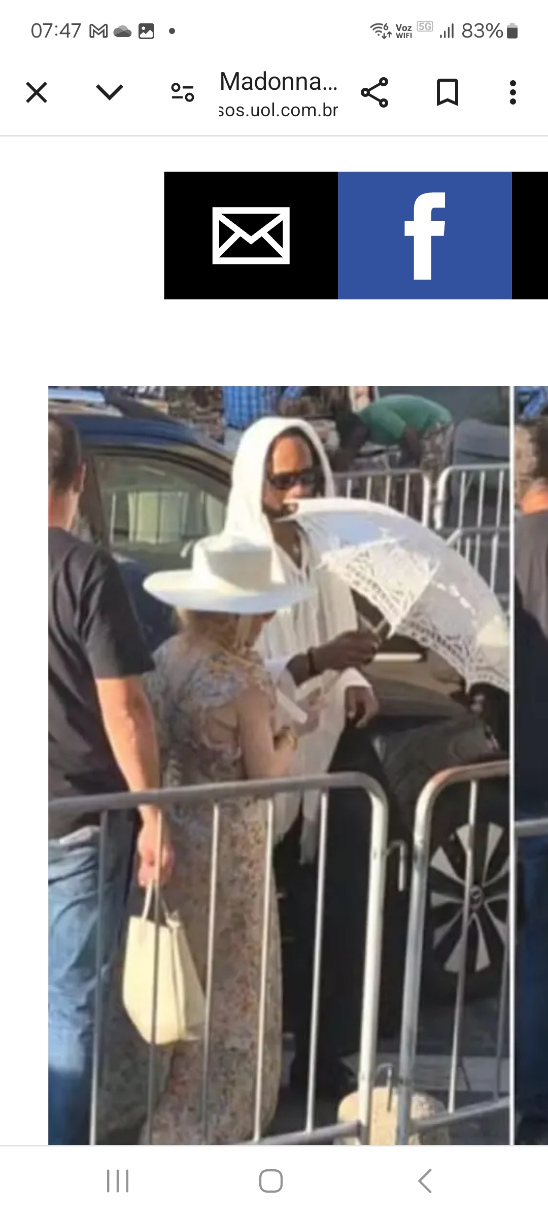 Madonna passou o seu aniversário de 66 anos em um resort luxuoso com diária de quase R$ 11 mil na Itália.  Ela, inclusive, esteve na tradicional celebração de Ferragosto, em Montepertuso, e assistiu à queima de fogos de artifício sobre a Costa Amalfitana.